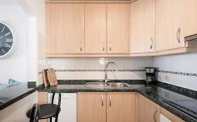 Apartamento con piscina a 50M del mar en La Caleta